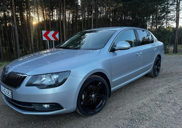 Skoda Superb cena 43500 przebieg: 276500, rok produkcji 2013 z Radomsko małe 46